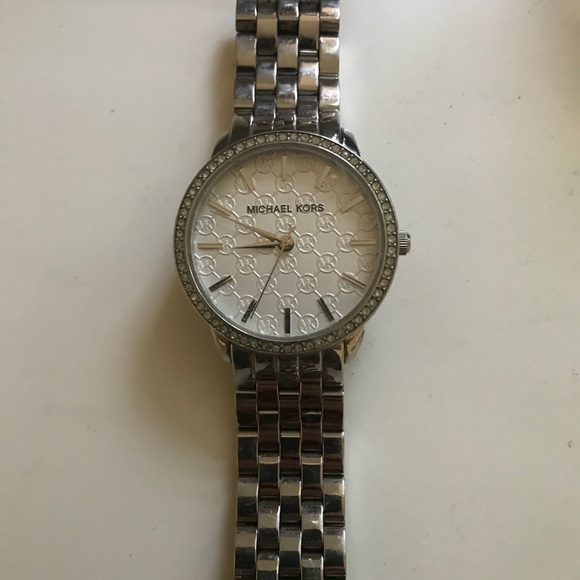Silver Michael Kors watch - Picture 1 of 1